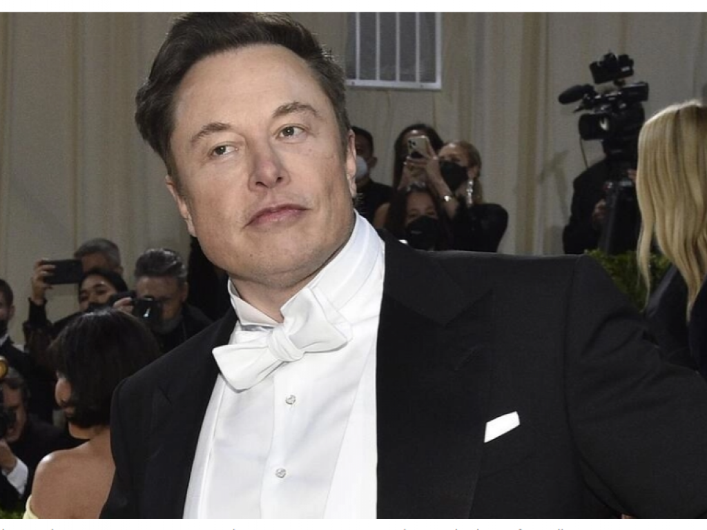 Le milliardaire Elon Musk a annoncé sur Twitter, dans la nuit du 16 au 17 août, qu'il achète le club de football de Manchester United. Evan Agostini/Invision/AP - Evan Agostini