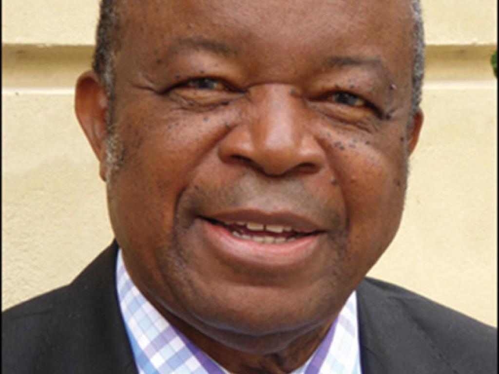 Dr Muyembe , par ses recherches, contribue a la lutte contre Ebola