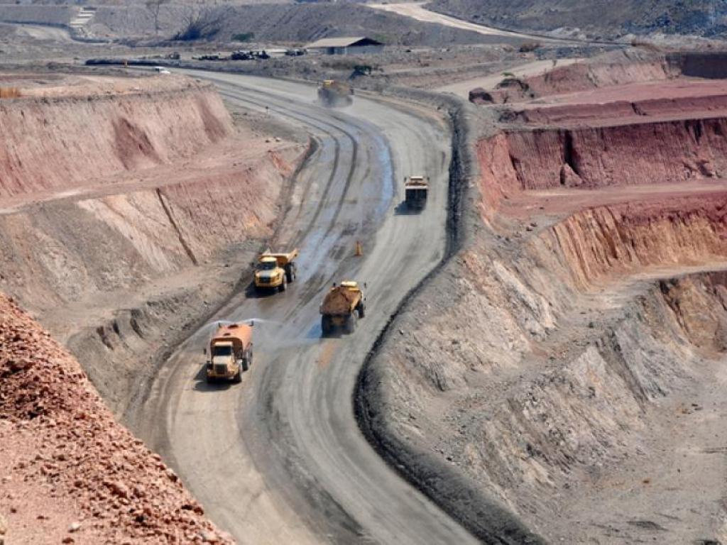 La société AVZ Minerals est pointée du doigt pour non respect des clauses du contrat signé avec la société DATHCOM Mining S.A, créée par deux actionnaires à savoir, la COMINIÈRE et DATHOMIR.