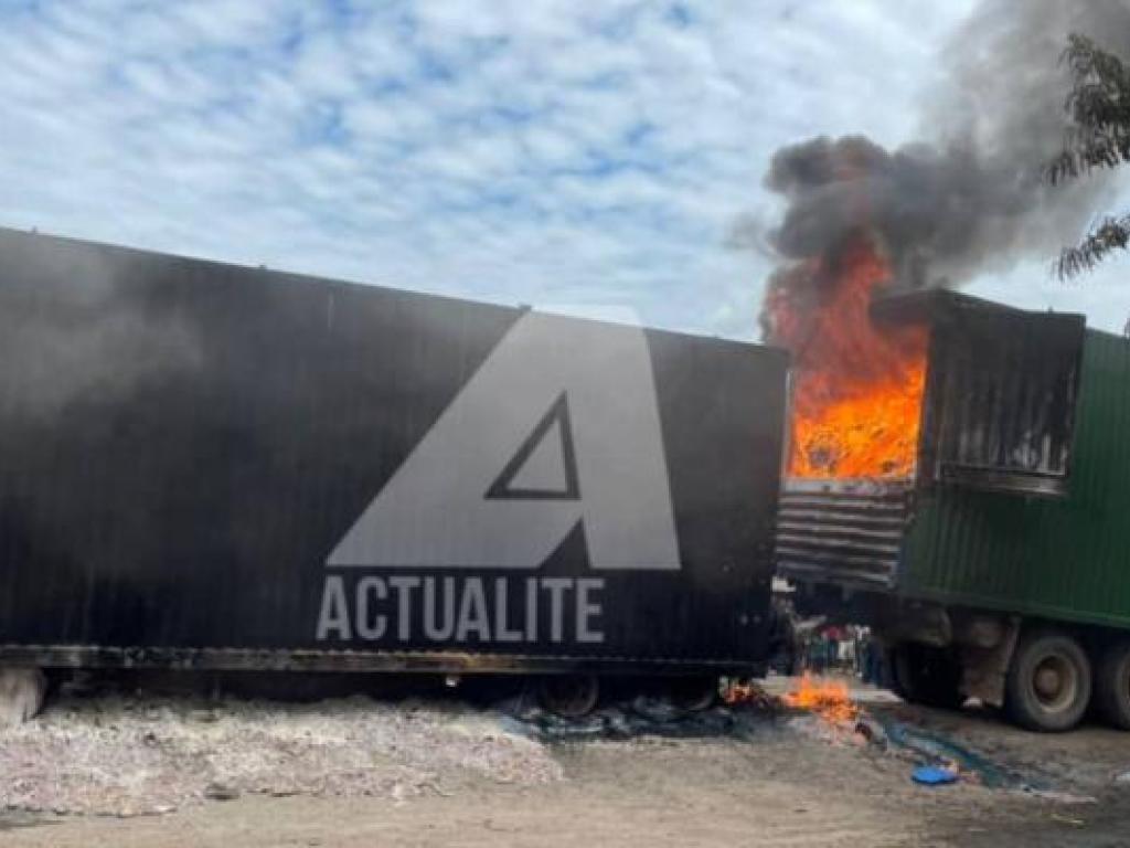 Un véhicule incendié sur la route Beni-Kasindi