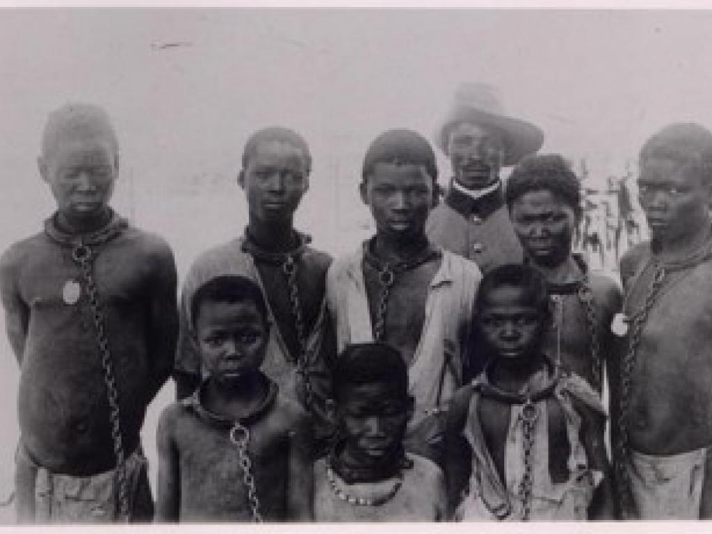 Bien plus méconnue, l'extermination des Hereros et des Nama en Namibie est l' un des genocides premiers genocides orchestrés au cours du 20ème siècle.