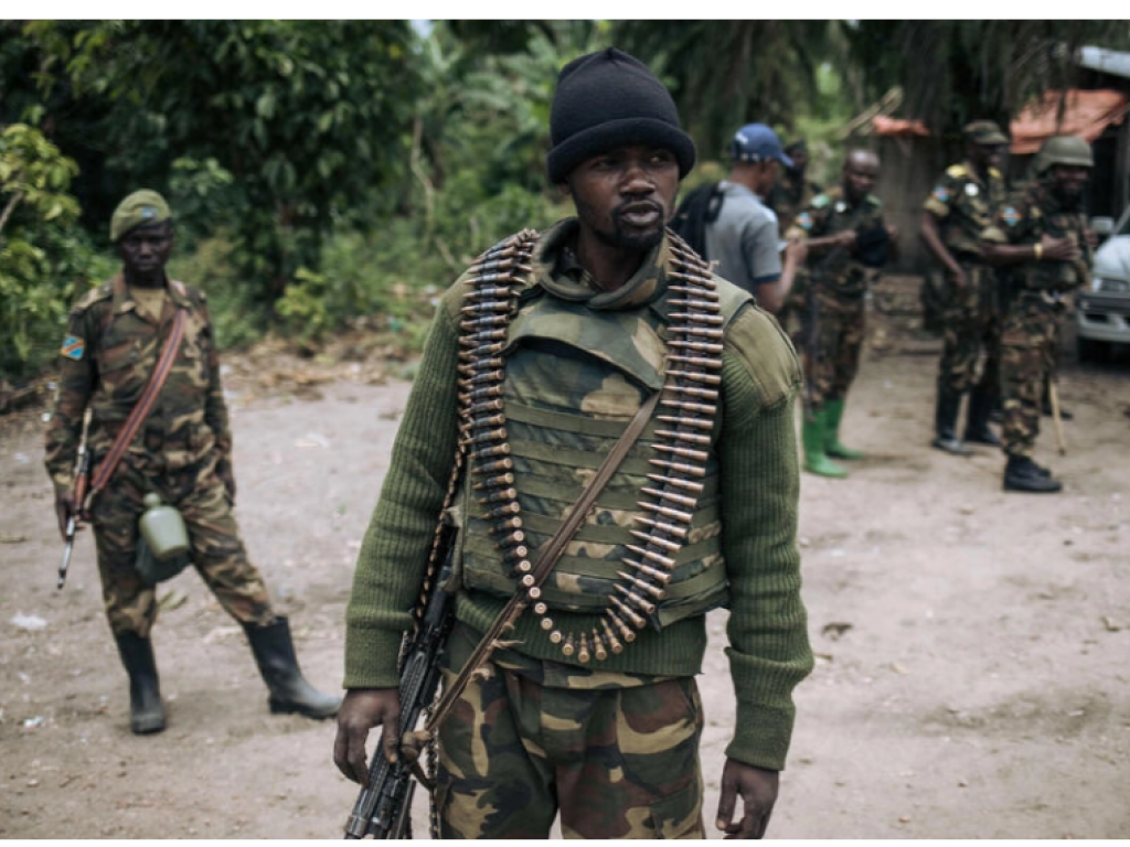 Un soldat des forces armées de RDC dans un village près de Béni (Nord-Kivu), le 18 février 2020 (illustration). AFP - ALEXIS HUGUET