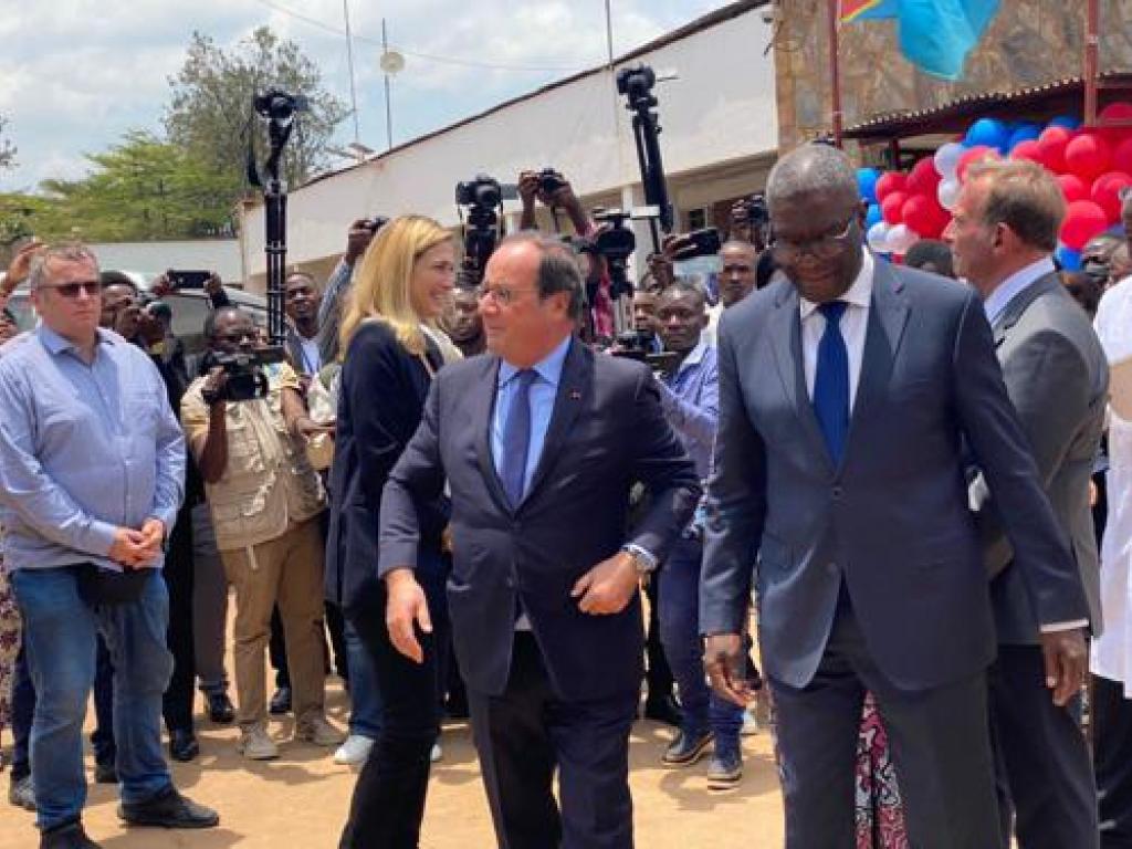 Le Docteur Dénis Mukwegue accueille François Hollande à l'hôpital de panzi. Sud-Kivu, le 28 septembre 2022. Radio Okapi/Ph. Cynthia Bashizi