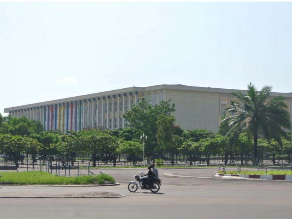 Les anciens présidents de deux Chambres du Parlement veulent l'application d'une loi concernant les avantages à vie des anciens présidents, Premiers ministres et autres anciens présidents des institutions. © Wikimedia Commons CC-BY 2.0 Antoine Moens de Hase