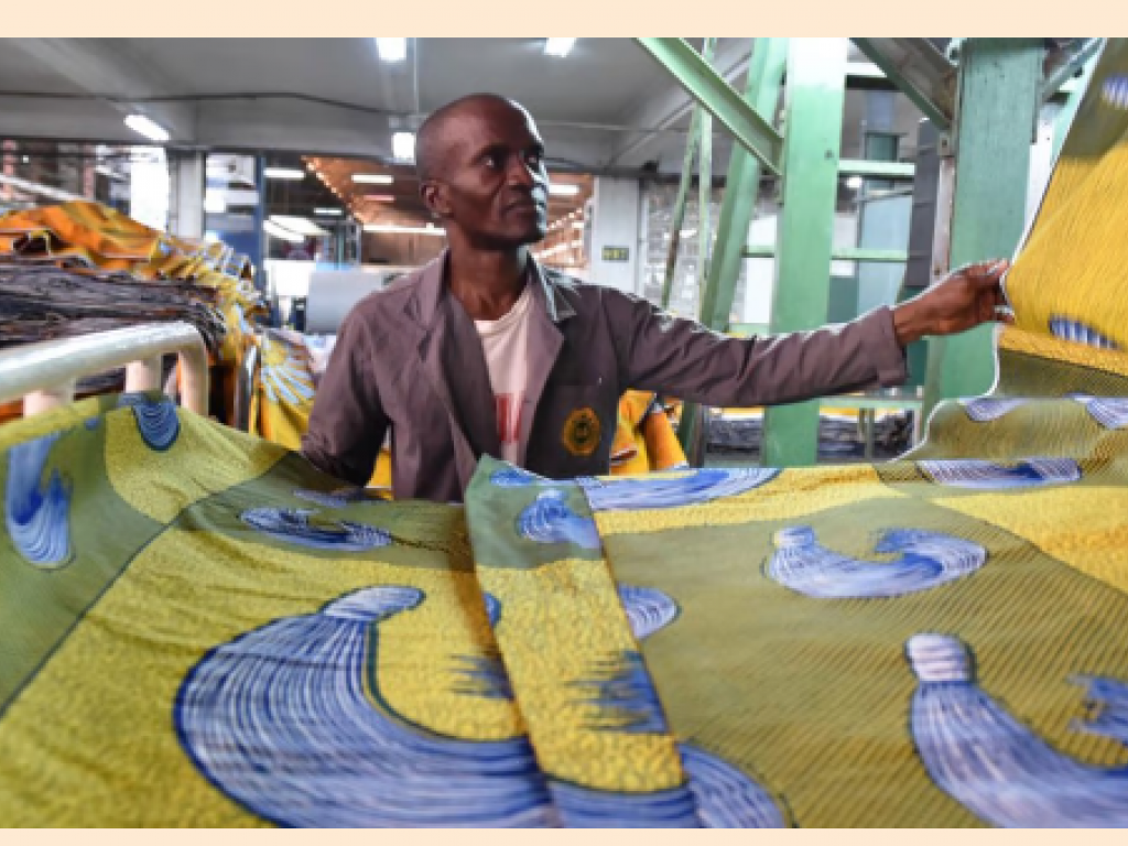 À l’usine Uniwax, à Abidjan, en 2016. © Issouf Sanogo/AFP