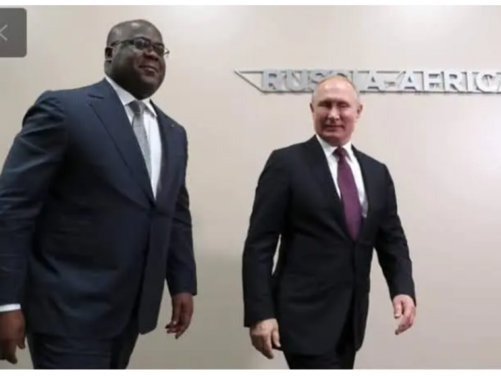 Vladimir Poutine accueillant Felix Tshisekedi lors du sommet Russie-Afrique a Moscou