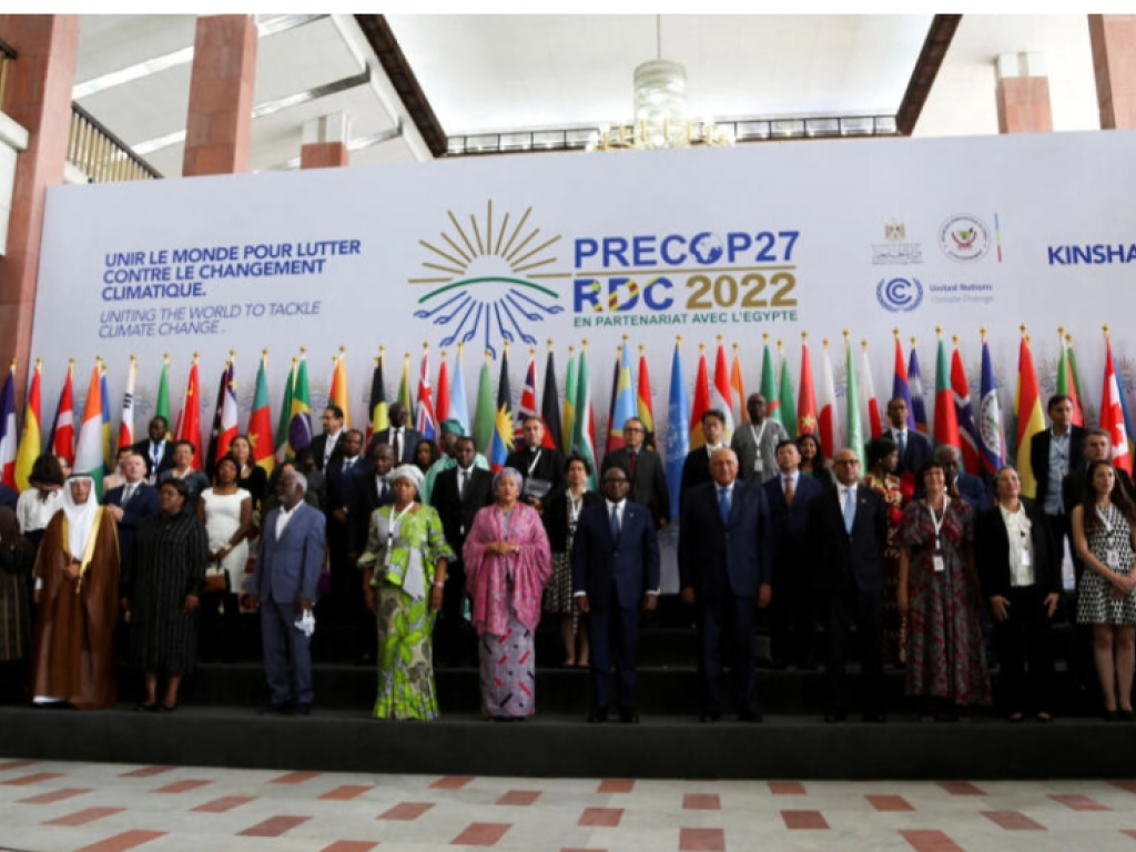 Eve Bazaïba, ministre de l'Environnement de la RDC, et Amina Mohammed, secrétaire générale adjointe à l'environnement des Nations unies, lors de la réunion interministérielle de la Pré-COP27 à Kinshasa, le 3 octobre 2022. REUTERS - JUSTIN MAKANGARA