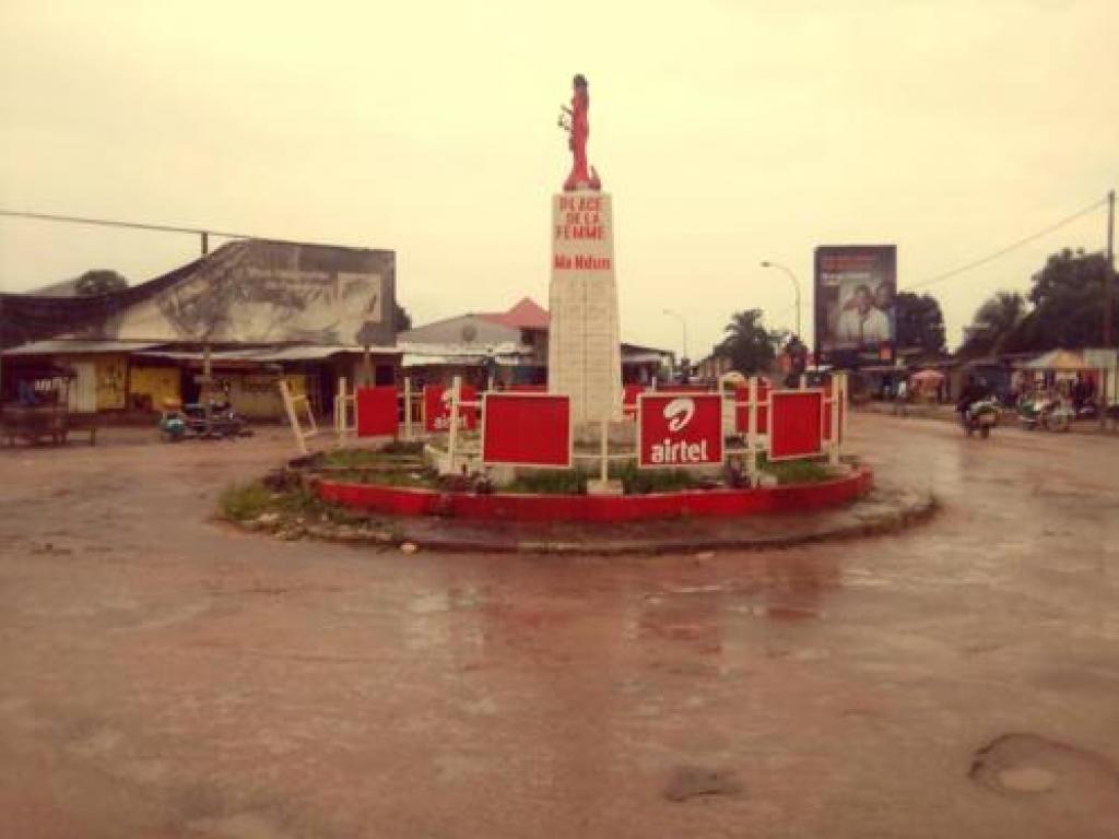 Rond-Point Place de la Femme sur l'avenue Wamba à Bandundu (Kwilu). Décembre 2020. Radio Okapi/Ph. Irène Mbama