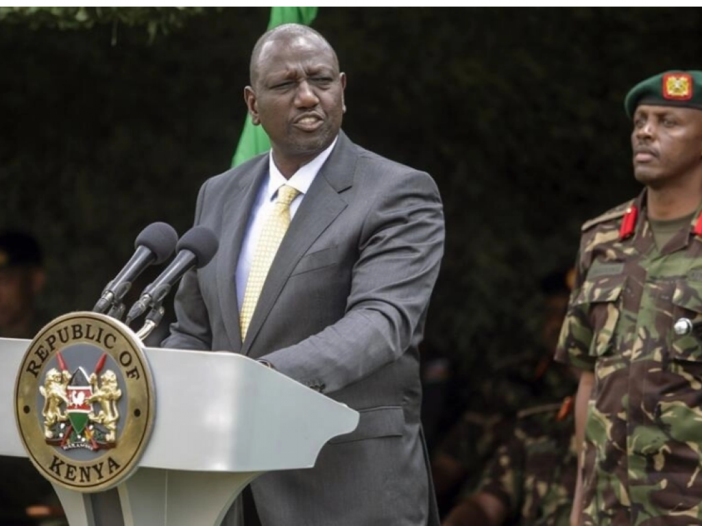 Le président kényan William Ruto s'exprimant depuis la garnison Embakasi à Nairobi, le 2 novembre 2022. Le chef d'État a décidé d'envoyer un contingent dans l'Est de la République démocratique du Congo. AP - Brian Inganga