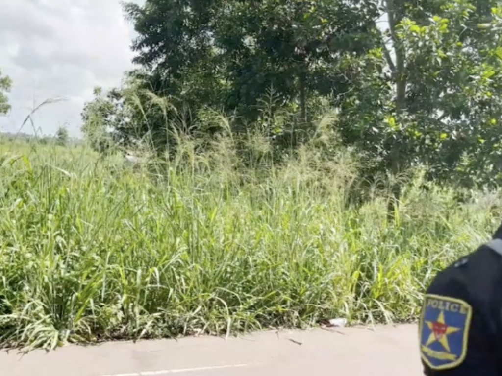 Un element de la police congolaise a Menkao dans les environs de Kinshasa