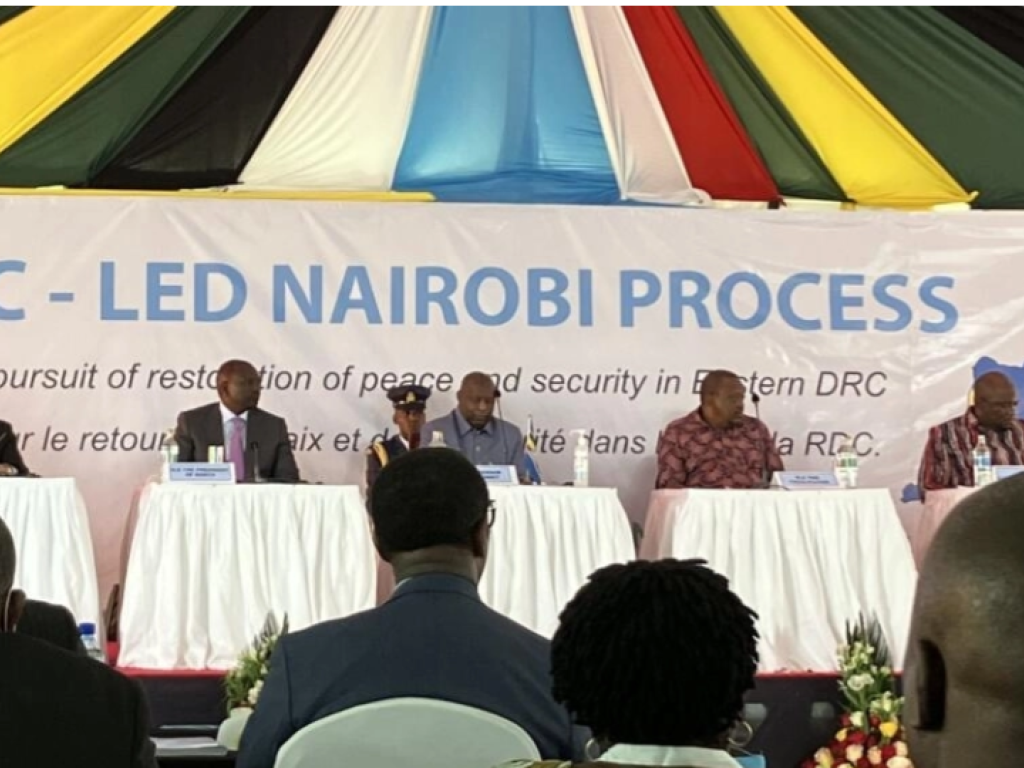 La table des négociations intercongolaises à Nairobi, ici le 28 novembre 2022. © Albane Thirouard / RFI