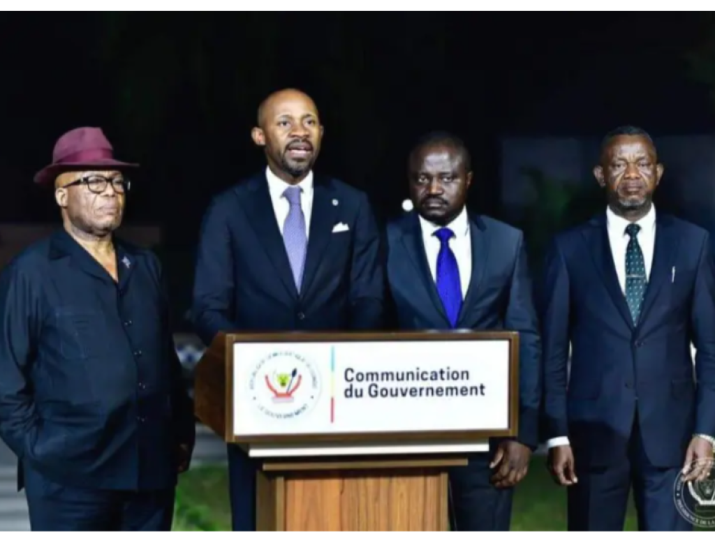 Patrick Muyaya en compagnie d'autres minsitres du gouvernement lors de la conference de presse hier jeudi 1er decembre.