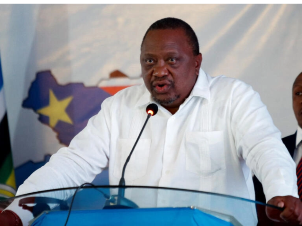 Uhuru Kenyatta, ancien président kényan et facilitateur de la Communauté de l'Afrique de l'Est, s'adresse aux délégués chargés du processus de paix dans la région orientale de la République démocratique du Congo, à Nairobi, au Kenya, le 5 décembre 2022. REUTERS - MONICAH MWANGI