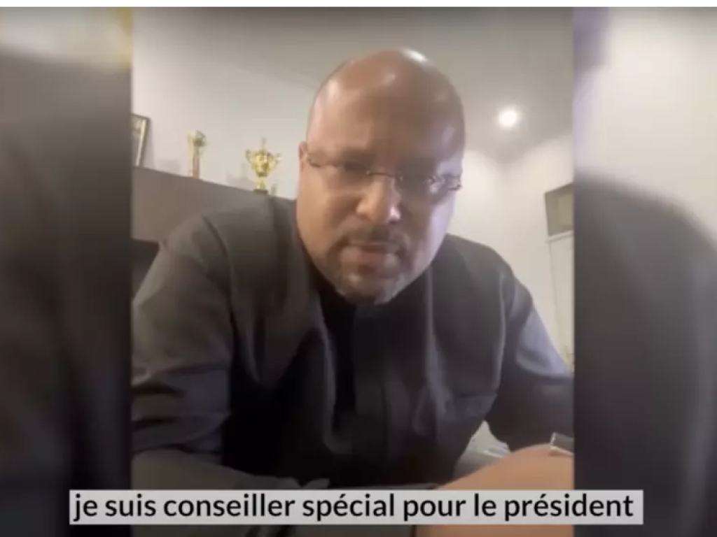 Capture d'écran de la vidéo du journal «Le Temps» montrant Vidiye Tshimanga. © YouTube / Le Temps