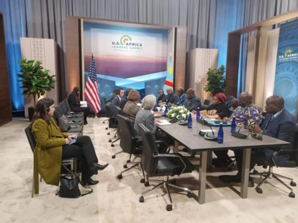 Rencontre Président Felix Tshisekedi et le Secrétaire d'Etat americain, Antony Blinken, entourés des membres de leurs cabinets, dans le cadre du sommet USA-Afrique, le 13 décembre 2022. Radio Okapi/Ph. Cynthia Bashizi