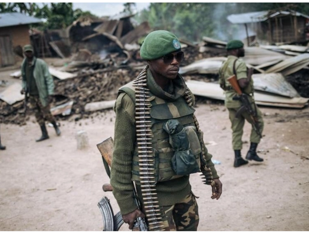 Un membre des ADF près de Béni, en février 2020. Le groupe État islamique en Afrique central, ISCAP, auquel les ADF ont fait allégeance, a revendiqué cette attaque. (Image d'illustration) AFP - ALEXIS HUGUET