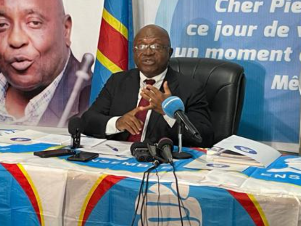 Le secrétaire général du parti politique Ensemble pour la République, Dieudonné Bolengetenge. Le 11 janvier 2023 à Kinshasa. Radio Okapi/Ph. Vanessa Nkongolo.