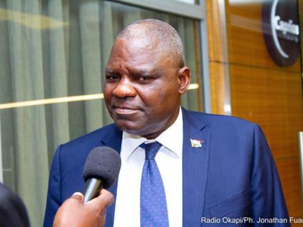 Le professeur Luzolo Bambi interviewé par Radio Okapi après l'ouverture des états généraux de la lutte contre la corruption à Kinshasa. Le 19 octobre 2021. Radio Okapi/Ph. Jonathan Fuanani