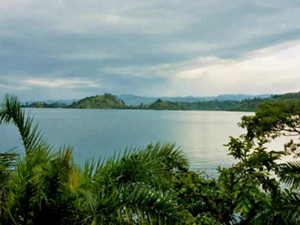 Une vue du lac Kivu à partir du Rwanda
