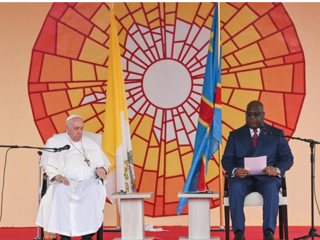Le pape François aux côtés du président de la République démocratique du Congo Félix Tshisekedi lors de sa première prise de parole au Palais de la Nation à Kinshasa, le 31 janvier 2023. AFP - TIZIANA FABI