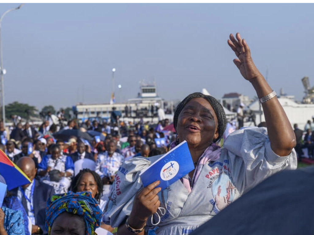 Mercredi 1er février, à l'aéroport de Ndolo en RDC, le pape François a célébré une messe devant plus d'un million de personnes. AFP - ARSENE MPIANA