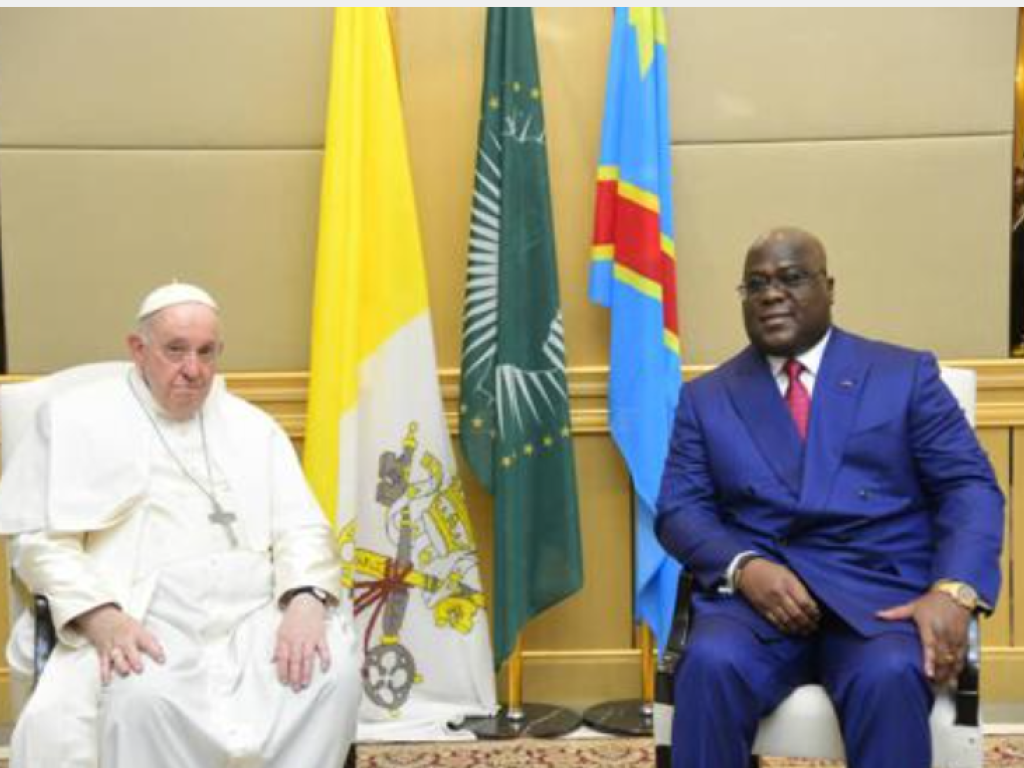 Le pape François et le président Tshisekedi échangent le 31/01/2023 à Kinshasa. Présidence RDC