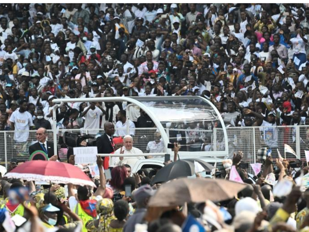 INFO Le pape invite les jeunes Congolais à être "acteurs" de l'avenir du pays Le pape François salue la foule à son arrivée au stade des Martyrs, le 2 février 2023 à Kinshasa, en RDC Le pape François salue la foule à son arrivée au stade des Martyrs, le 2 février 2023 à Kinshasa, en RDC afp.com - Tiziana FABI