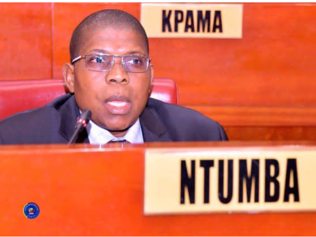 Le sénateur Flory Ntumba est décédé dans un incendie d’origine inconnue à son domicile sur la 8ème rue, au quartier Industriel de la commune de Limete, à Kinshasa, en RD Congo.