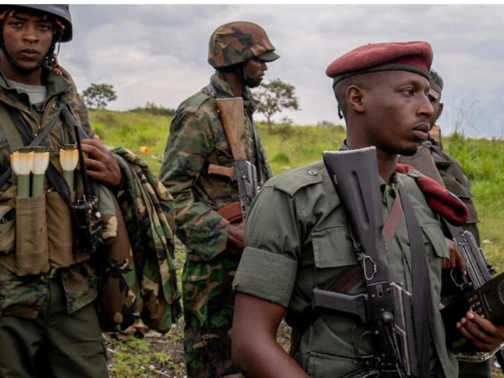 Des rebelles du M23 à Kibumba, dans l'est de la République démocratique du Congo, le 23 décembre 2022. AFP - GLODY MURHABAZI