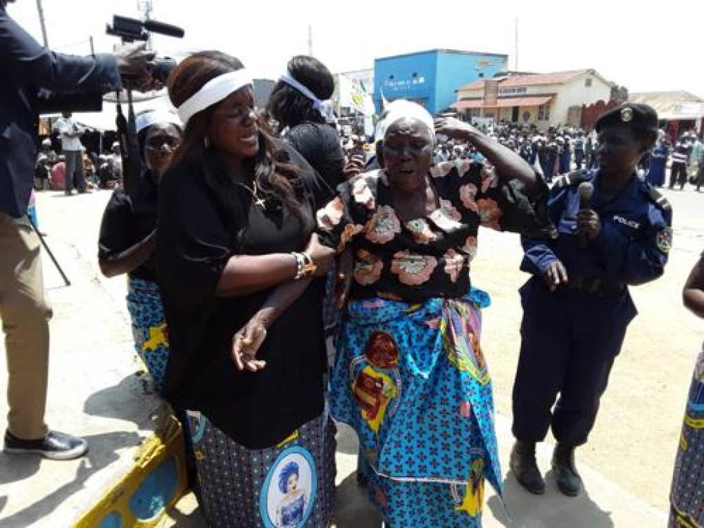 Photo d'illustration) Les femmes vetues en noir , signe de deuil pour les tueries en ituri et bande blanche, signe d'espoir pour la paix. Sur cette photo, on peut voir des femmes pleureuses qui pleurent des centaines de personnes innocentes tuées en territoire de Mambasa, Djugu et Irumu ainsi que Mahagi par des ADF, CODECO, etc. Radio Okapi/Ph. Isaac Remo.