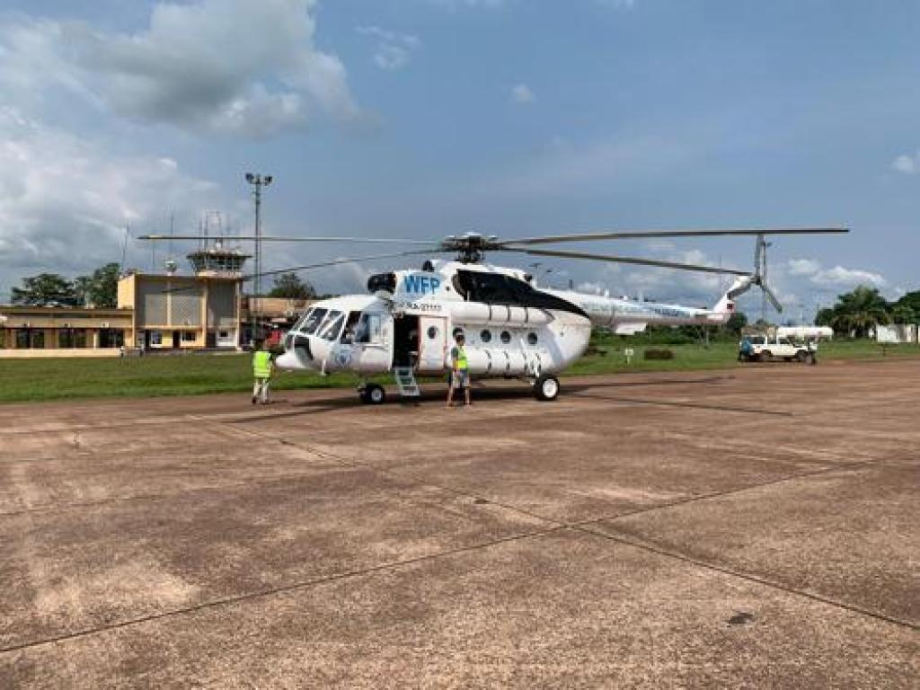 Un helicoptere de l'UNHAS positionnne a Mbandaka, le 1 juillet 2020 Photo WFP DRC