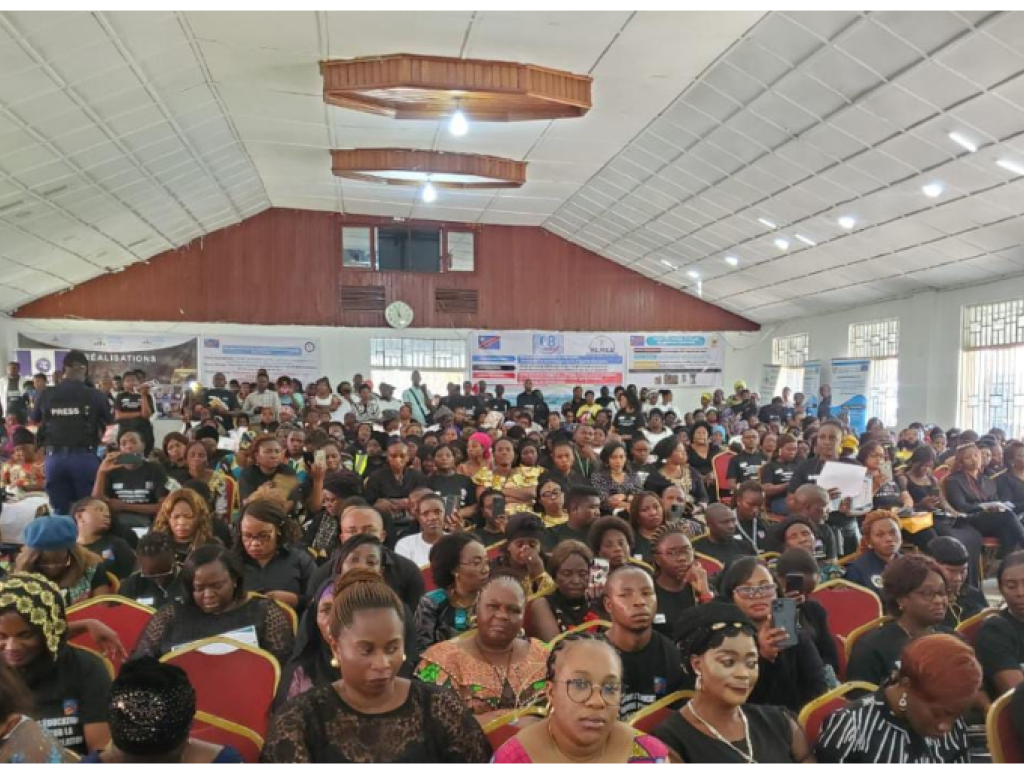 " La tenue noire veut tout simplement dire que nous sommes en deuil, c’est en solidarité envers les déplacés internes et externes. " a confié Nyota Kahuguba Marie, une des femmes leaders en ville de Goma.