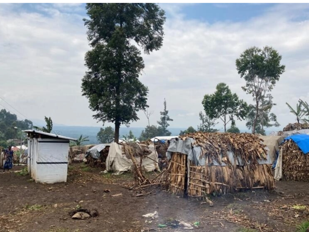 Un camp de déplacés dans le Rutshuru, en raison des combats contre le M23, au Nord-Kivu, RDC, octobre 2022. © RFI/Paulina Zidi
