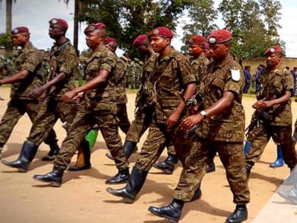 Les soldats de la garde républicaine lors d'une parade à Beni