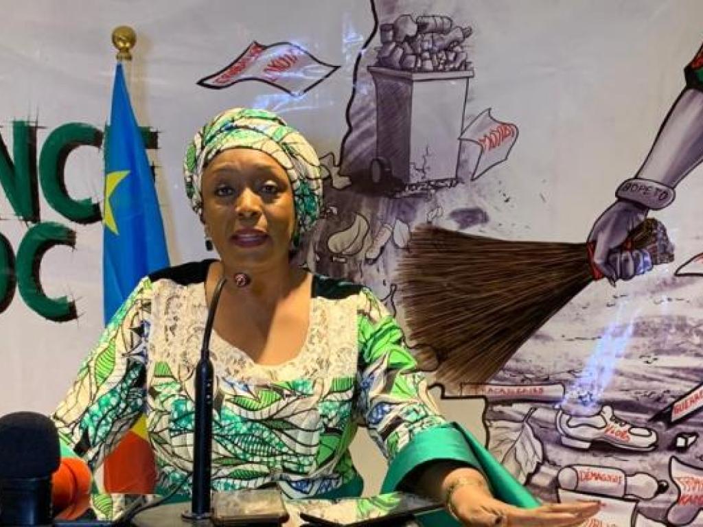 La présidente de l'Alliance des élites pour un nouveau Congo (AENC), Marie Josée Ifoku, devant la presse mardi 21 mars 2023 à Kinshasa.
