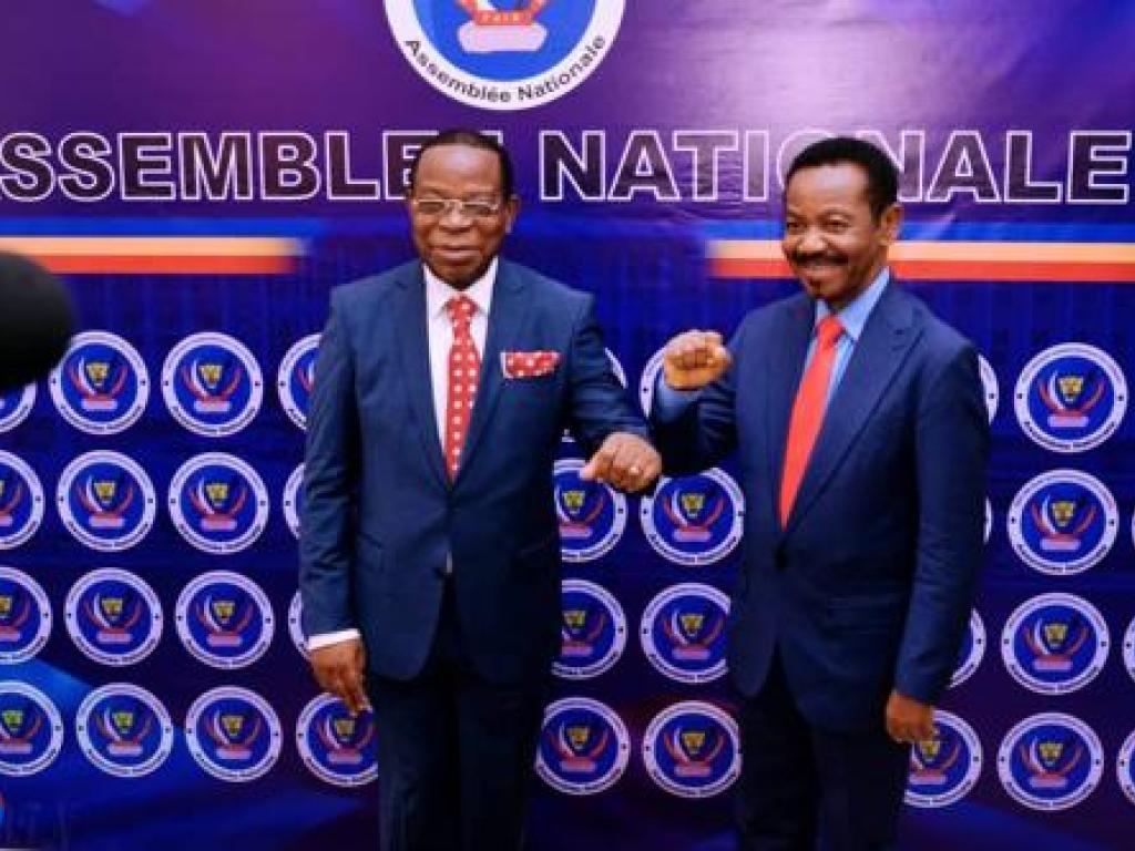 Un tête-à-tête entre le President du Sénat, Modeste Bahati, et celui de l'Assemblée nationale, Christophe Mboso, lundi 31 mai 2021.A deux semaines de la clôture de la session parlementaire, les deux personnalités ont passé en revue les grands dossiers traités par leurs deux chambres. Photo cellule de communication du Sénat.