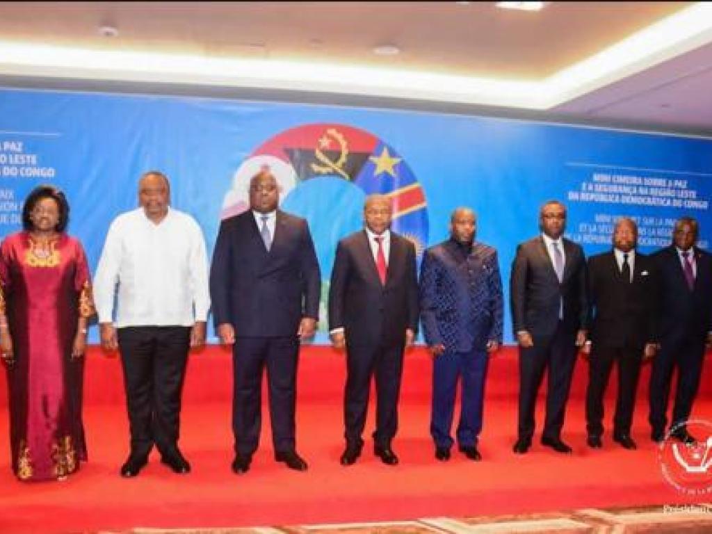 Une photo de famille des chefs d'Etats et le membres de la facilitation (EAC) lors du mini-sommet sur la paix et la sécurité à lest de la Rdc convoqué par le président angolais à Luanda le 23 novembre 2022. Ph/ Cellule de Communication Présidence
