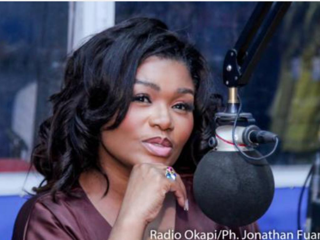 La chanteuse congolaise Barbara Kanam Mutund au studio de Radio Okapi. Radio Okapi/Jonathan Fouanani.
