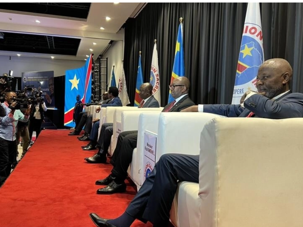 Les ténors de l'Union sacrée lors de l'adoption de la charte, le 5 avril 2023. © RFI / Pascal Mulegwa