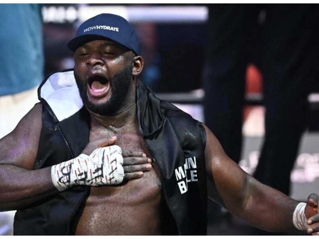 https://www.rfi.fr/fr/sports/20230423-boxe-deux-mois-apr%C3%A8s-la-pol%C3%A9mique-des-100-000-dollars-martin-bakole-a-combattu#:~:text=Le%20boxeur%20congolais%20Martin%20Bakole%20en%20mai%202022.%20AFP%20%2D%20ANNE%2DCHRISTINE%20POUJOULAT