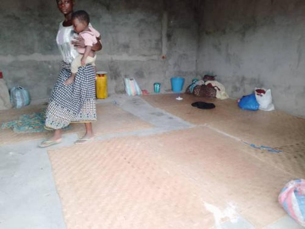 Les nattes de déplacés au site du marché Malebo à Bandundu. Kwilu, le 22 septembre 2022. Radio Okapi/Ph. Irène Mboma