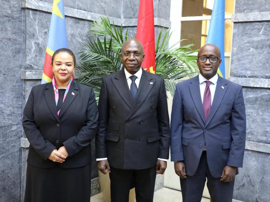 Le ministre angolais des Relations Extérieures, Téte António, la ministre d'État, des Affaires étrangères de la RDC, Thérèse Kayikwamba Wagner et le ministre des Affaires étrangères du Rwanda, Olivier Jean Patrick Nduhungirehe à la 3e réunion ministérielle sur la situation de Sécurité et de Paix dans l'Est de la RDC le 21/08/2024.