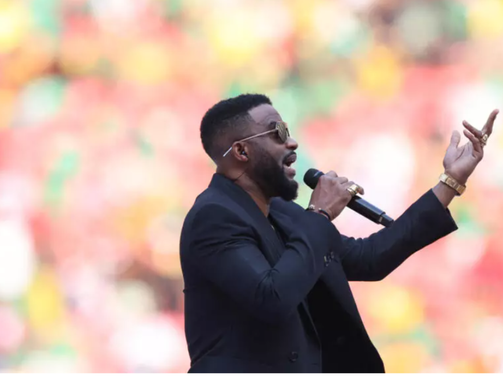 Le chanteur congolais Fally Ipupa lors de la cérémonie d'ouverture de la CAN à Yaoundé, le 9 janvier 2022. © AFP/Kenzo Tribouillard