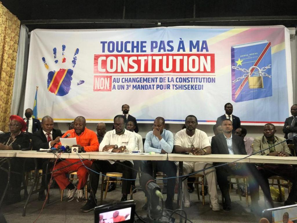 Acteurs politiques d'opposition et leaders de mouvements citoyens lors d'une déclaration contre le changement de la Constitution, Kinshasa, 9 novembre 2024. Droits tiers